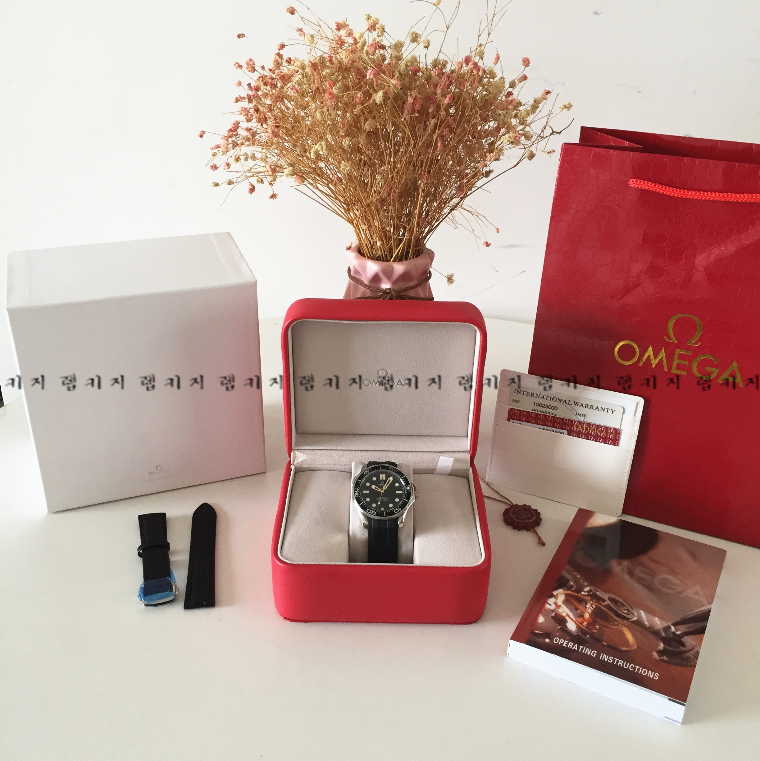 오메가 씨마스터 제임스본드 에디션 우레탄 + 가죽줄